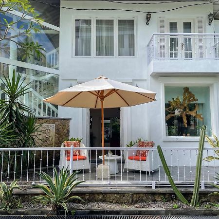 Beach House Canggu - 150M Berawa Beach Extérieur photo