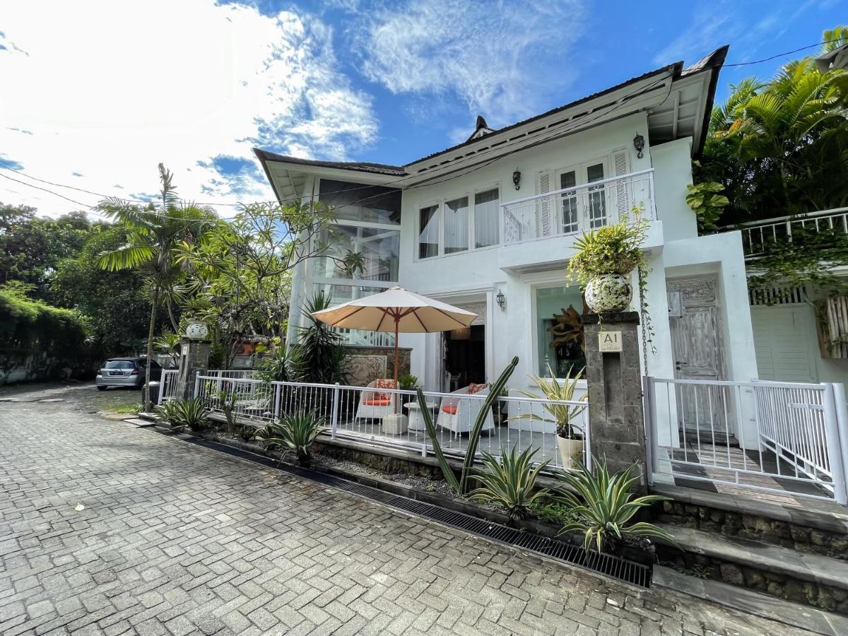 Beach House Canggu - 150M Berawa Beach Extérieur photo