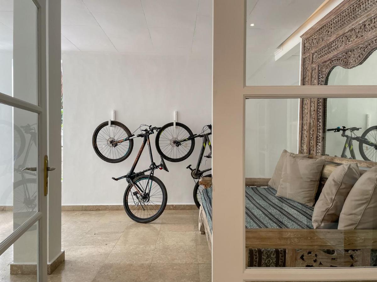 Beach House Canggu - 150M Berawa Beach Extérieur photo